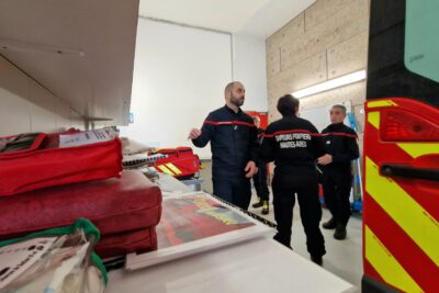 Quatre sapeurs-pompiers dans leur caserne - Agrandir l'image 3 sur 5, fenêtre modale