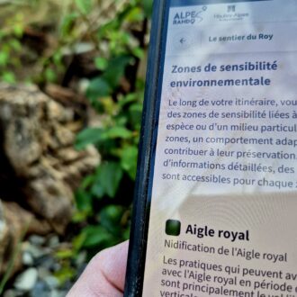 L'écran d'un téléphone où on peu lire "zones de sensibilité environnementale"