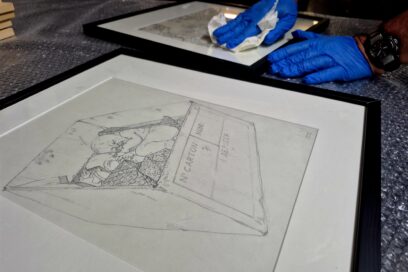 Des dessins encadrés se font nettoyer. - Agrandir l'image, fenêtre modale