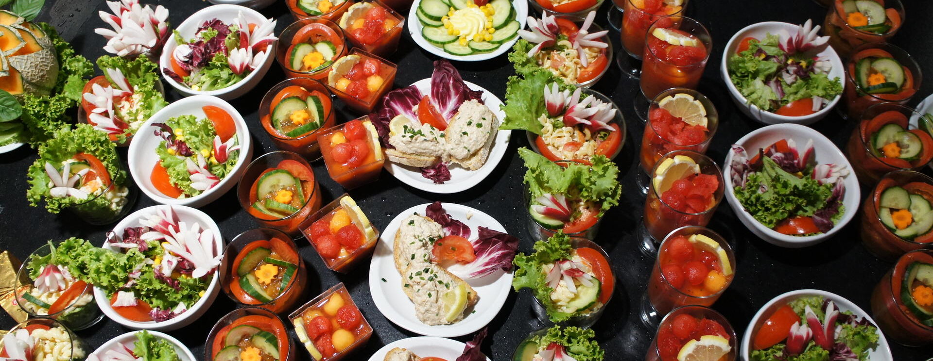 Entrées proposées dans le self d'un collège