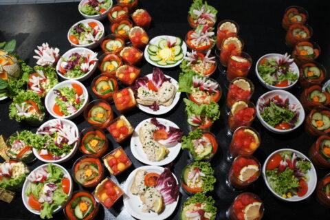 Entrées proposées dans le self d'un collège