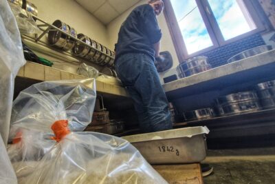 Un agent du département au sein du laboratoire routier départemental. - Agrandir l'image 2 sur 8, fenêtre modale