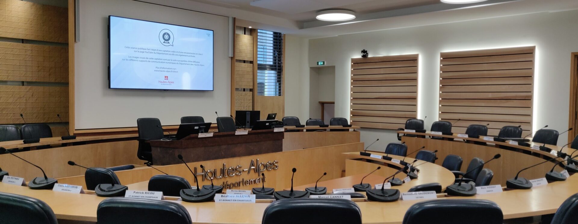 Sièges de l'hémicycle du Conseil départemental des Hautes-Alpes