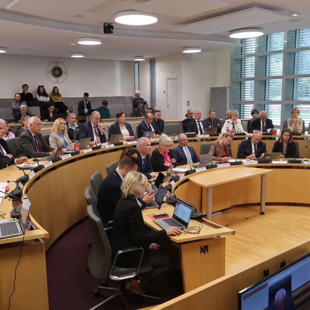 Conseillers départementaux dans l'hémicycle