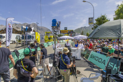 Plateau de télévision lors du départ du Tour - Agrandir l'image 9 sur 13, fenêtre modale