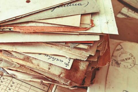 Pile de vieux papiers