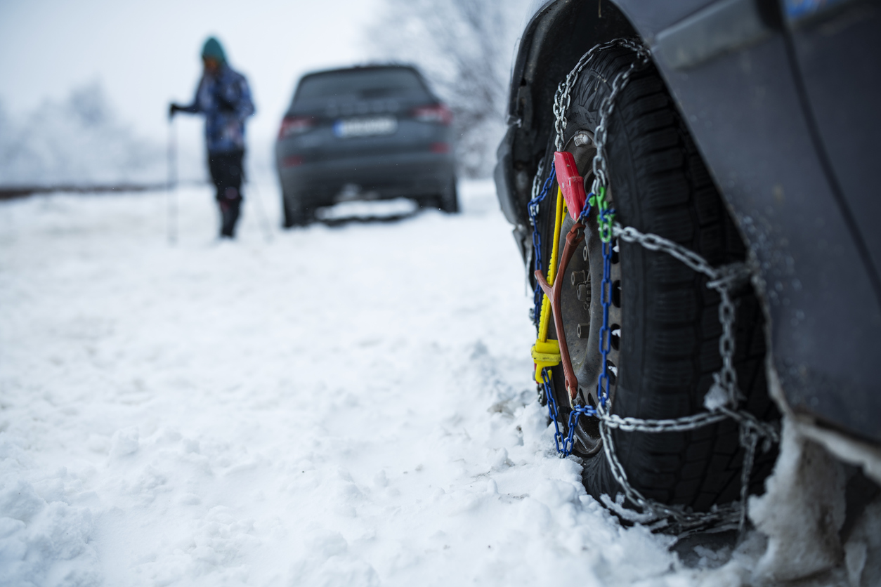 Pneus hiver et chaînes obligatoires : chaussettes, pneus mixtes