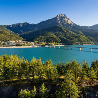 Pont sur le lac de Serre-Ponçon