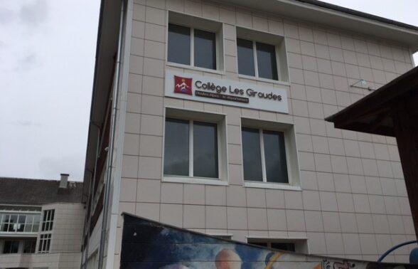 Entrée du collège Les Giraudes