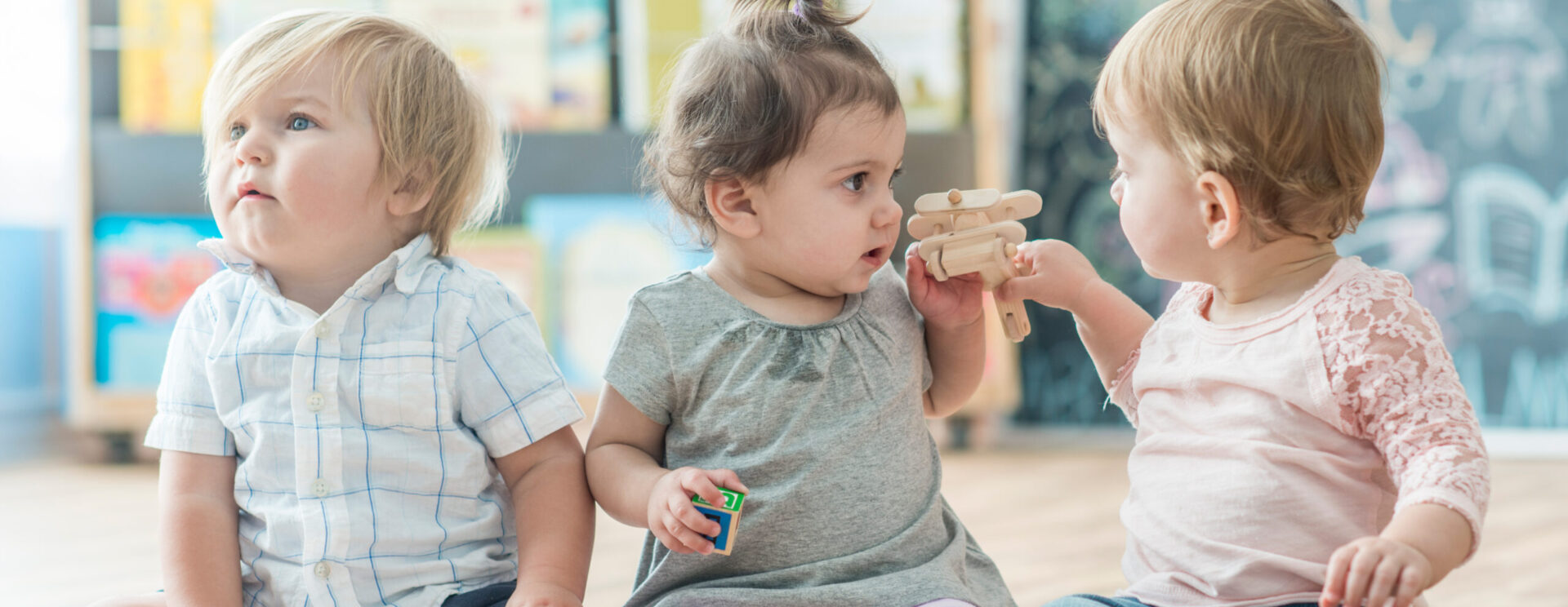 Enfants jouant dans une crèche