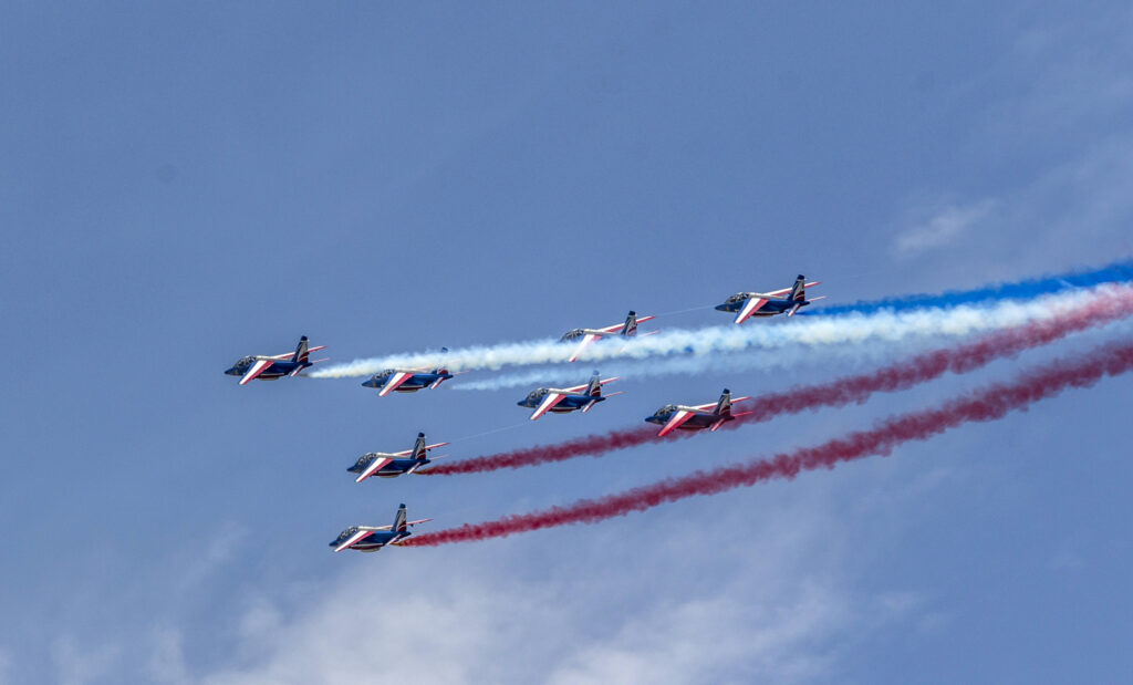 Démonstration de vol de la patrouille de France - Agrandir l'image, fenêtre modale