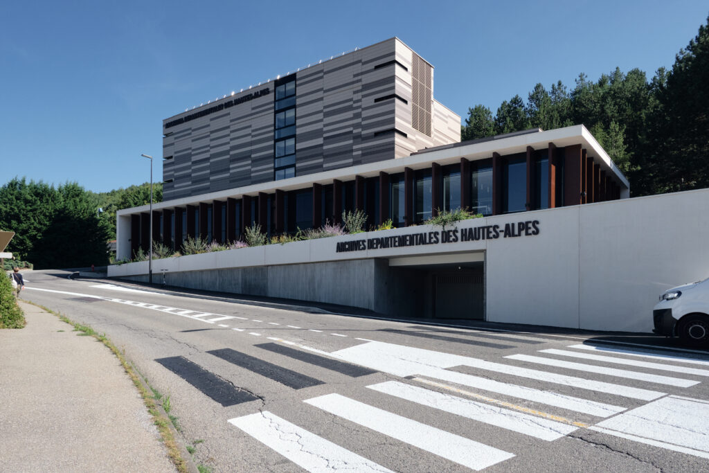 Le nouveau bâtiment des Archives départementales - Agrandir l'image, fenêtre modale
